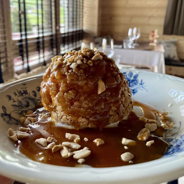 Choucaramel le choucas restaurant manigod