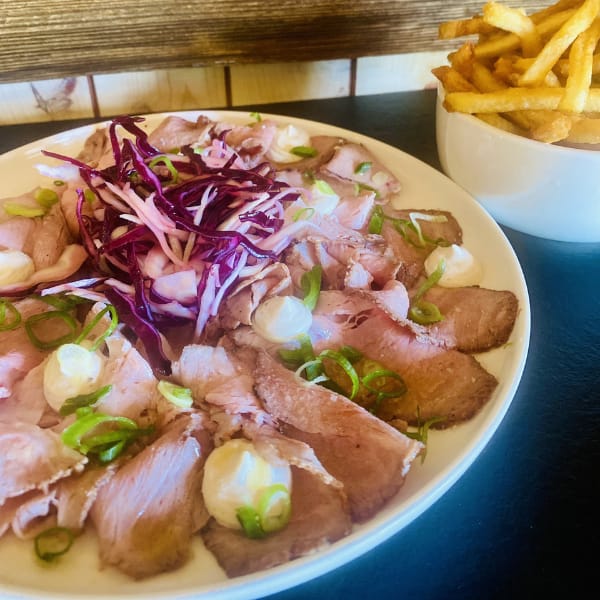 Le choucas manigod restaurant maiale tonnato